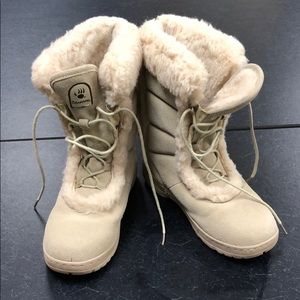 Women’s Bear Paw Boots. Size 8